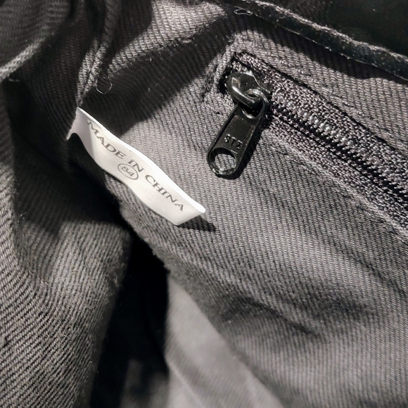 Sparkly black chainmail bag with gold tone hardware. Pre-owned. - Picture 12 of 13